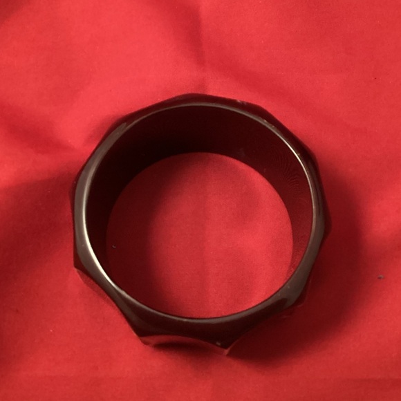 Large Brown and cream plastic bangle - Picture 7 of 11